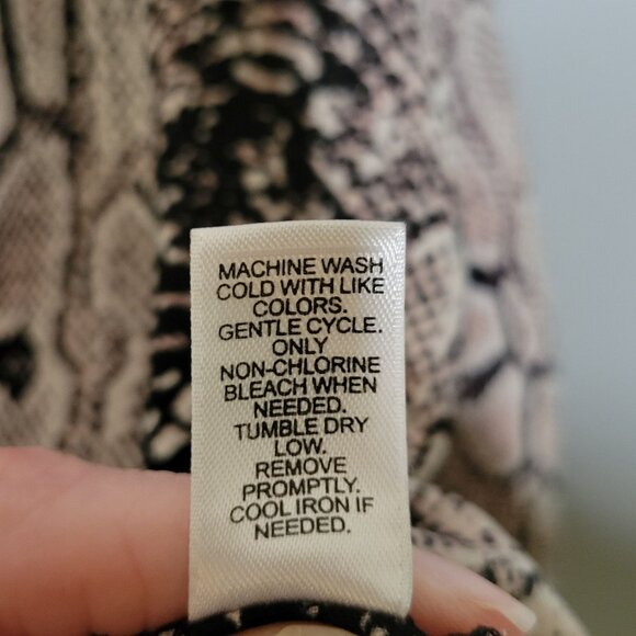 Cato Women's L V-Neck Pink/Black Snake Print Long Sleeve Blouse - Picture 4 of 8